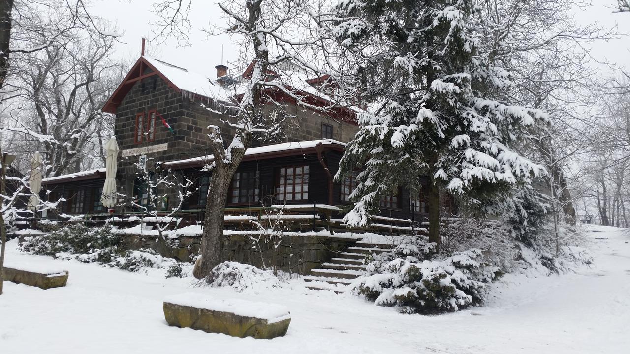 Hotel Baro Eotvos Lorand Menedekhaz Pilisszentkereszt Exteriér fotografie